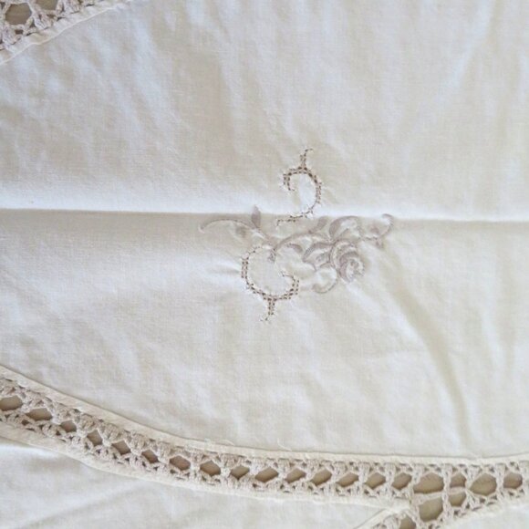 Vintage Beige Cotton Tablecloth Embroidered Floral Crochet Lace Details 48 x 66 - Picture 6 of 12